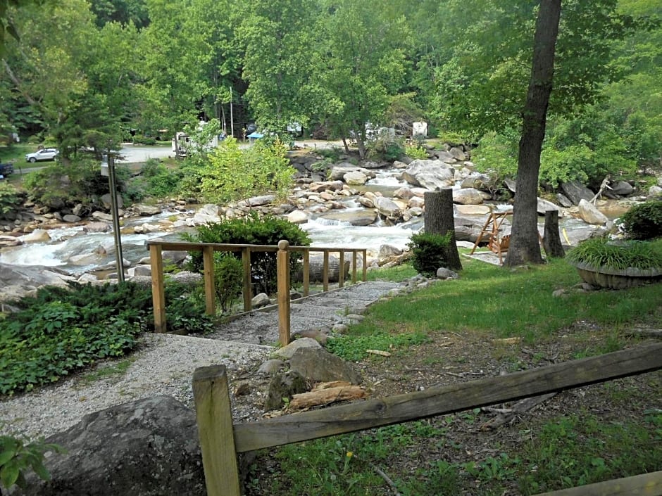 The Evening Shade River Lodge and Cabins