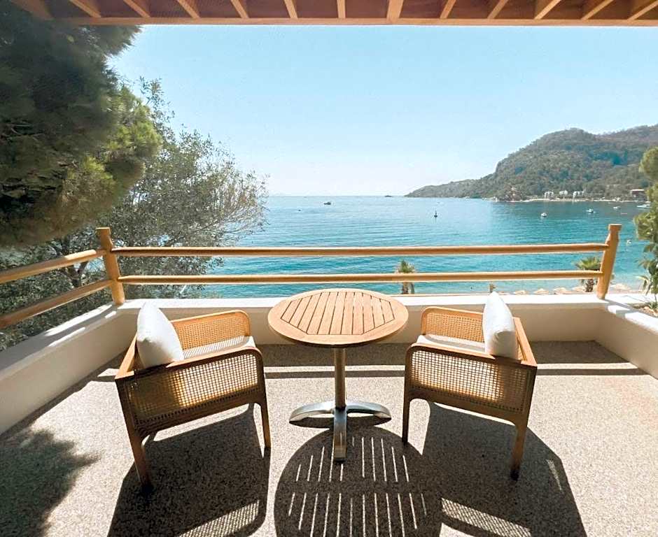 Perios Beach House - Adults Only
