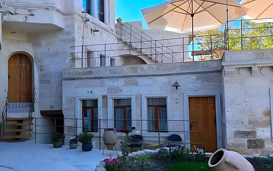 Sarnich Cave Suites