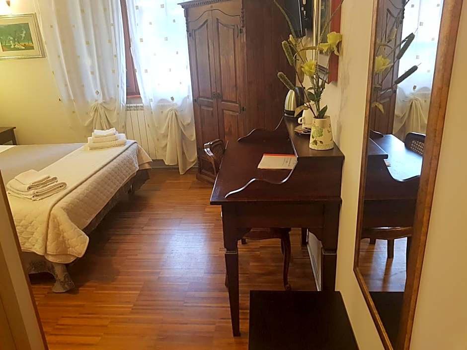 Aurelia Garden Gold B&B