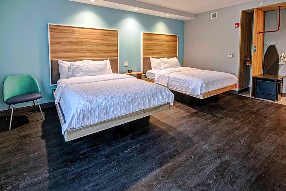 Tru by Hilton Roanoke Hollins, VA