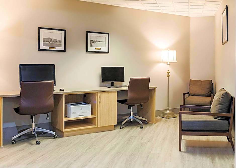 Country Inn & Suites by Radisson, Appleton Airport - Fox River Mall Area