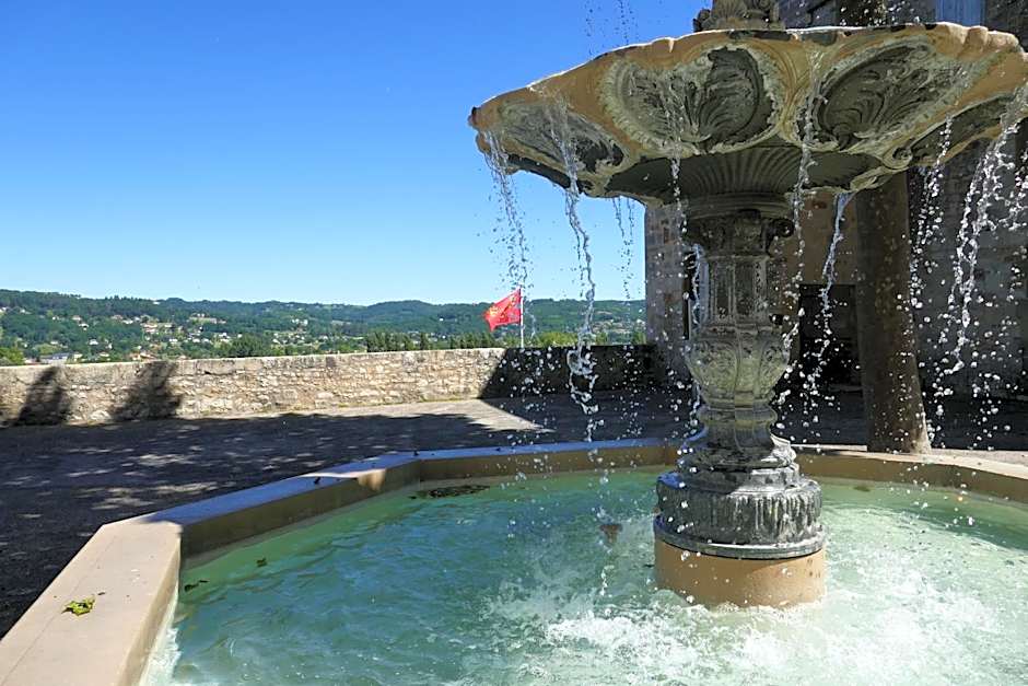 Hôtel Grand Confort Le Moulin Rouge