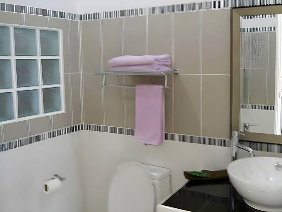 Suporn Lakeview Serviced Apartment & Homestay