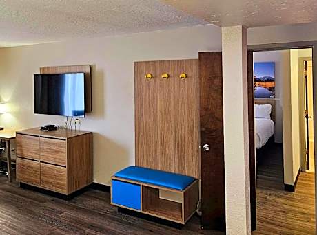 Deluxe Studio Suite with Two Queen Beds - Non-Smoking
