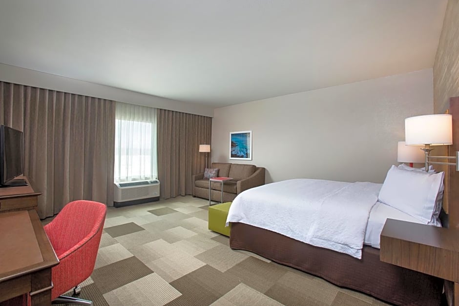 Hampton Inn & Suites Oahu/Kapolei, HI - FREE Breakfast