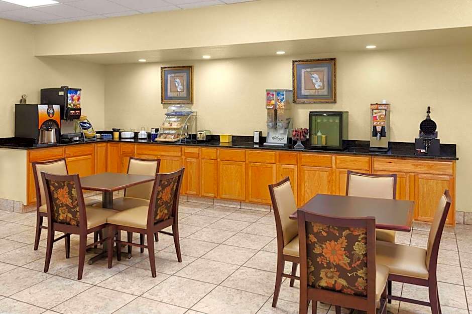 Days Inn by Wyndham Shelby