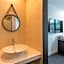 Brown-Dot Hotel Deokcheon