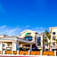 Holiday Inn Express & Suites Eureka By IHG