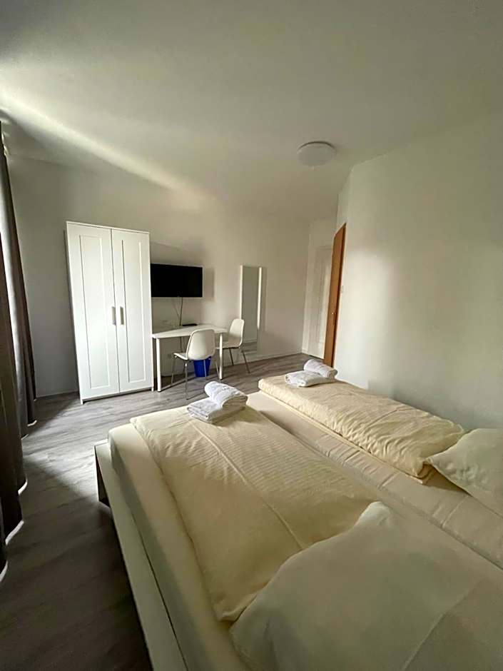 Tyros Hotel und Gästehaus am Weidendamm