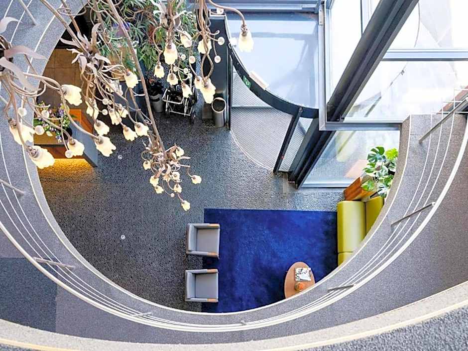 Budget Rooms by Ghent River