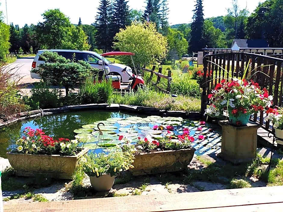 Dwight Riverside Inn