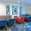 Holiday Inn Express Hotel & Suites Chicago-Libertyville By IHG