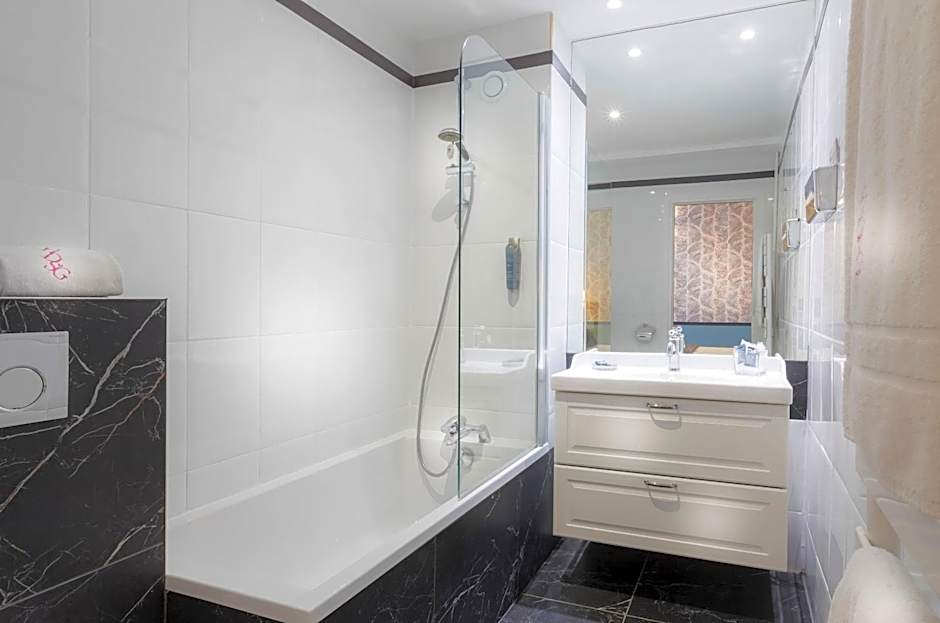 Dauphine Saint Germain