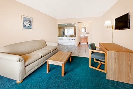 Deluxe King Suite