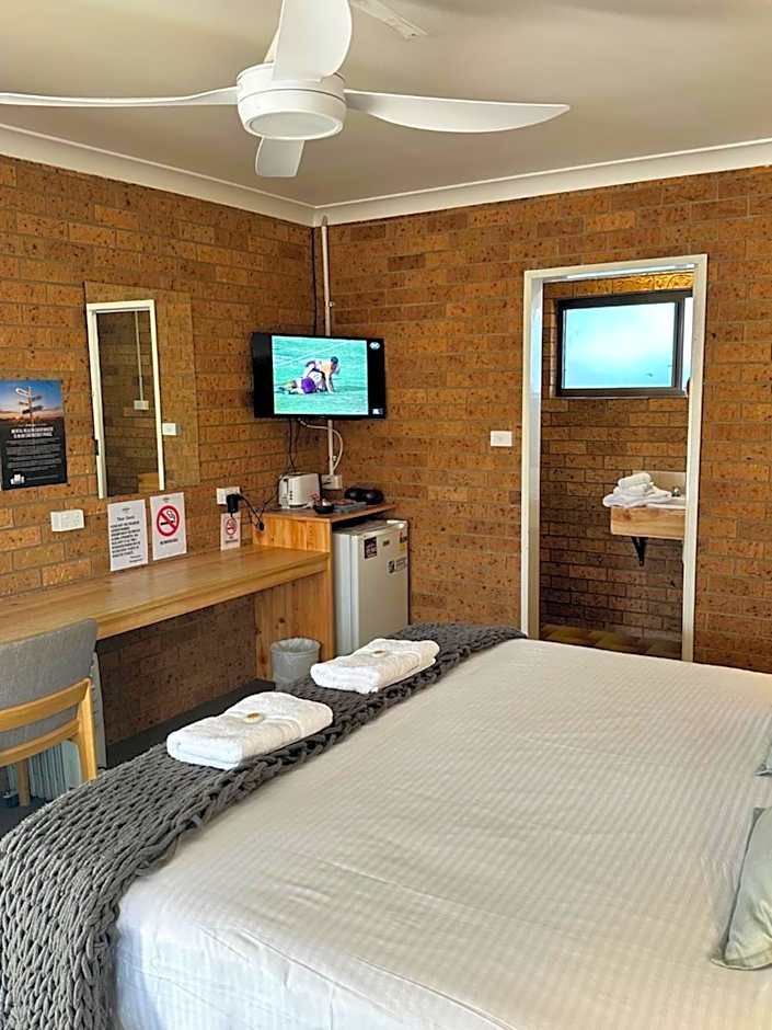 Deepwater Hotel