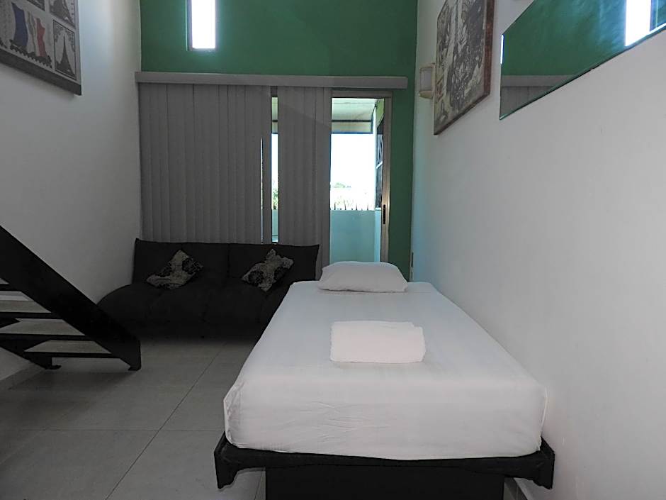 Easy Hotel