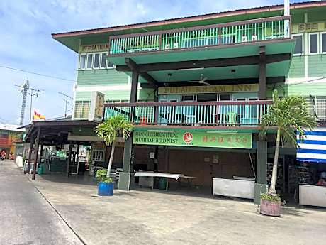 Sea Lion Pulau Ketam Inn