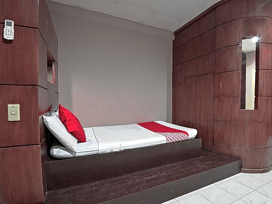 OYO 584 Grace Residence Hall