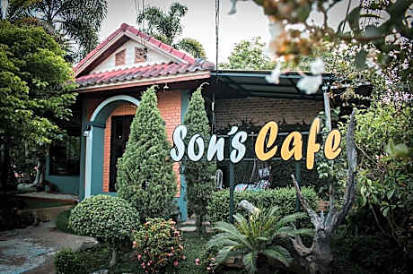 Ruean Prathum Resort 