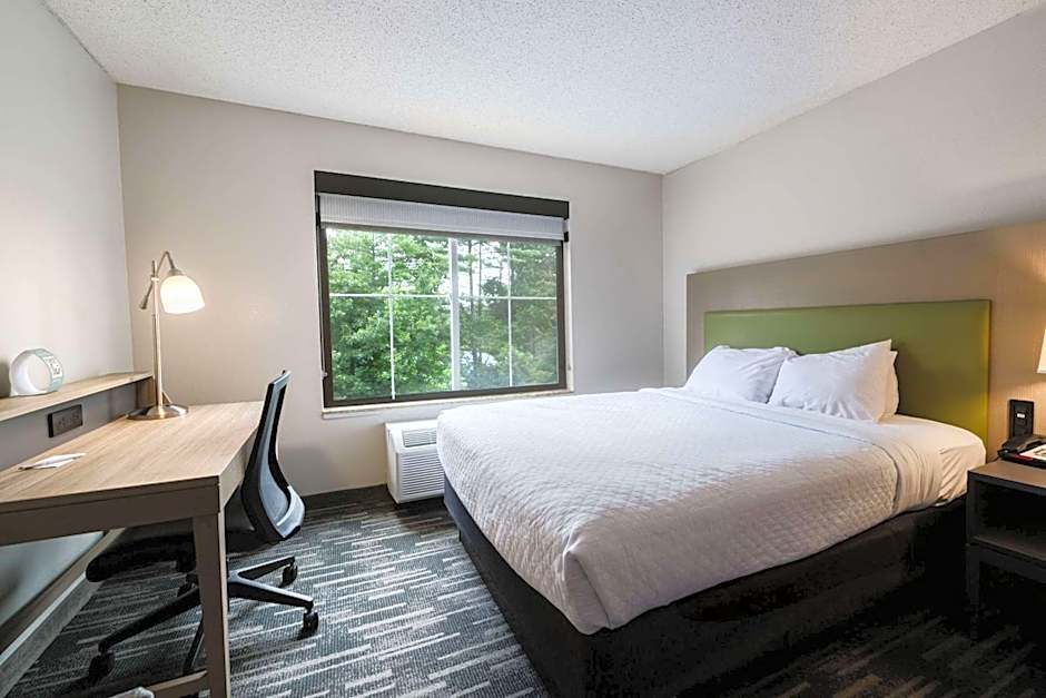 Country Inn & Suites by Radisson, Lake George (Queensbury), NY