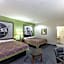 Super 8 by Wyndham Houston Hobby Airport South