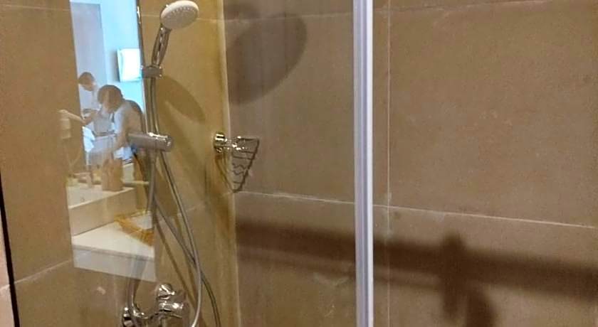 Oak Ray Hotel - Tea Bush Ramboda