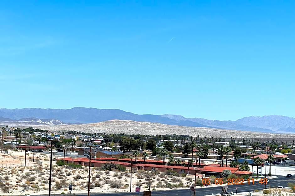 9 Palms Inn