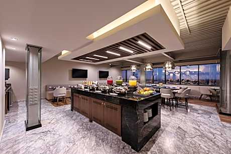 Club King Room
