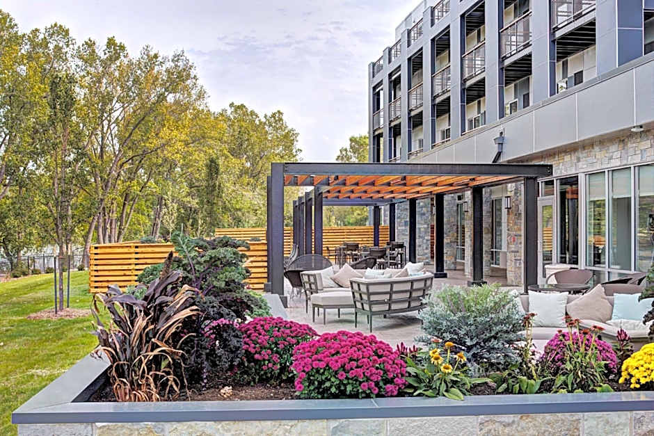 Courtyard by Marriott Appleton Riverfront