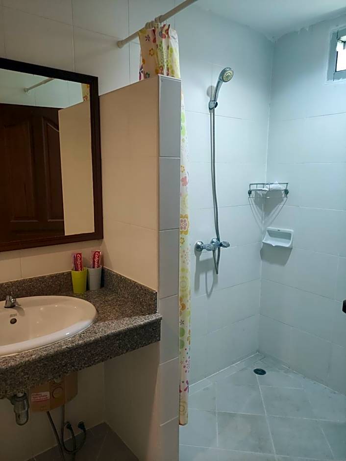 Baan Thara Guesthouse