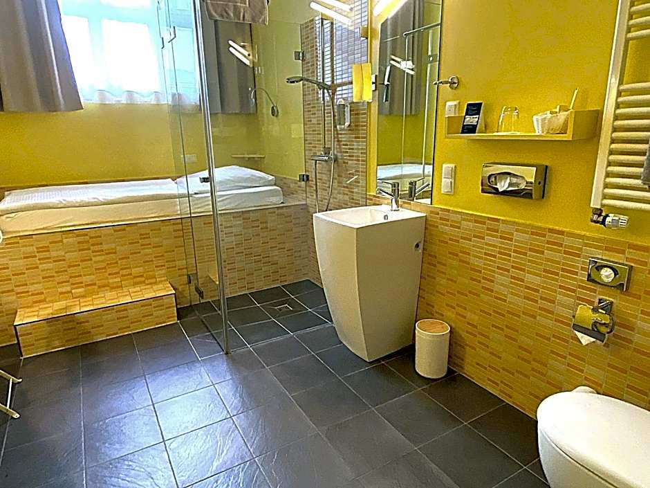 Hotel 38