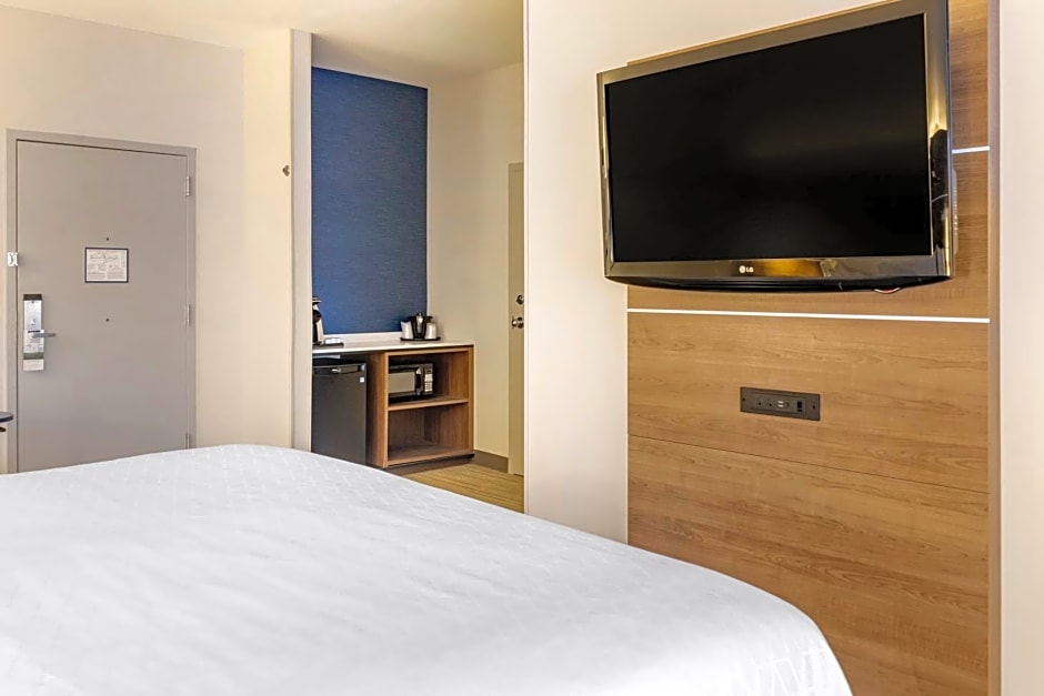 Holiday Inn Express Hotel & Suites Albuquerque Midtown by IHG