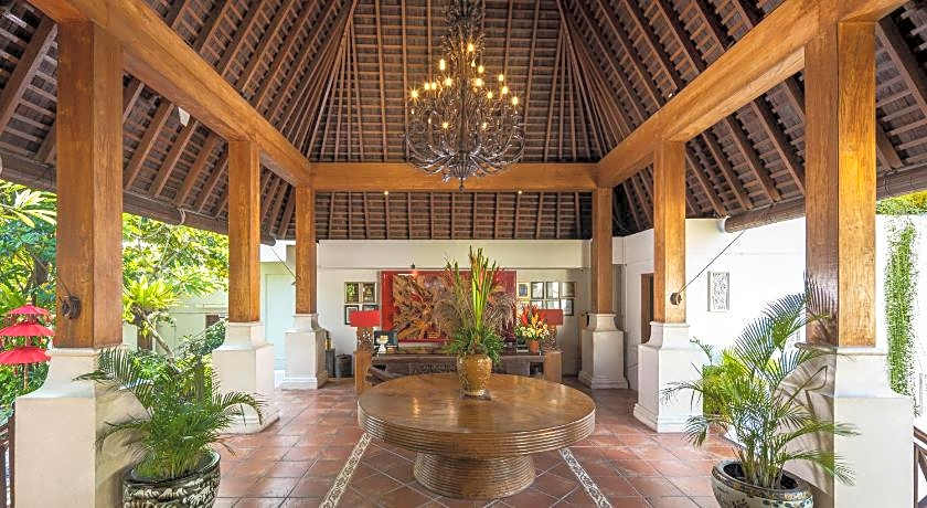 Villa Kayu Raja