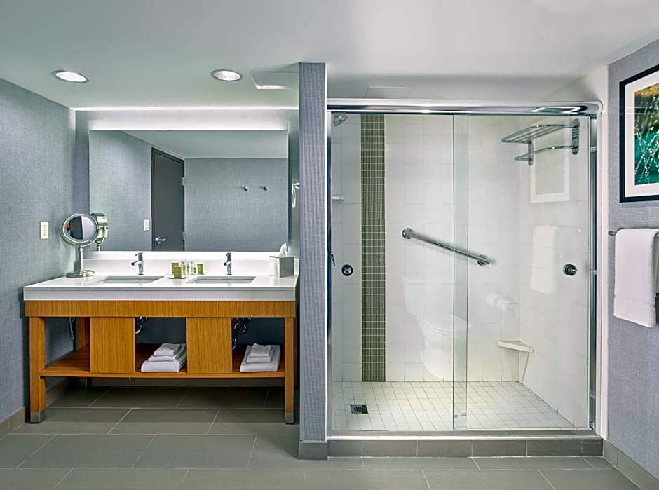 DoubleTree by Hilton Edmonton Downtown