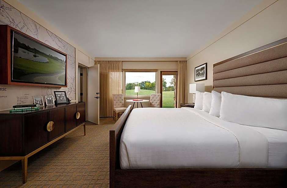 Photo 1 of 10 of 1 King Bed Lodge