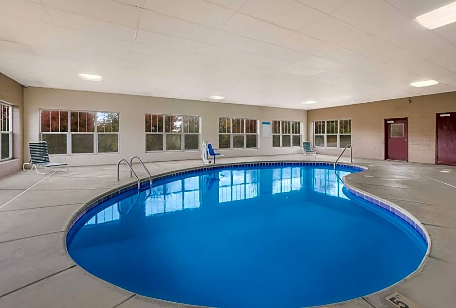 Red Roof Inn & Suites Knoxville East