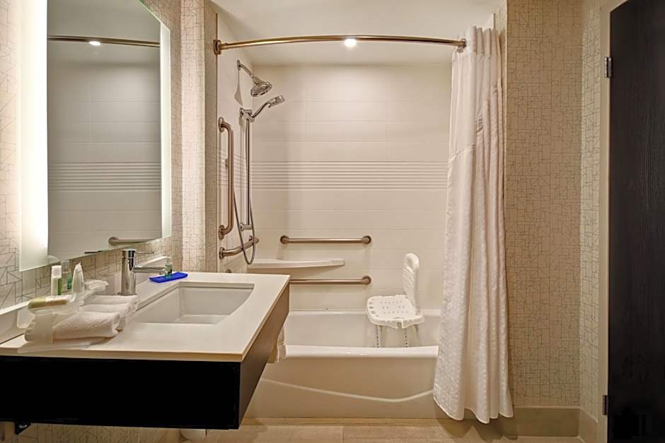 Holiday Inn Express & Suites Allentown-Dorney Park Area By IHG