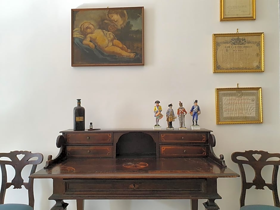 Qu4ttro I D'Angleterre Guest House