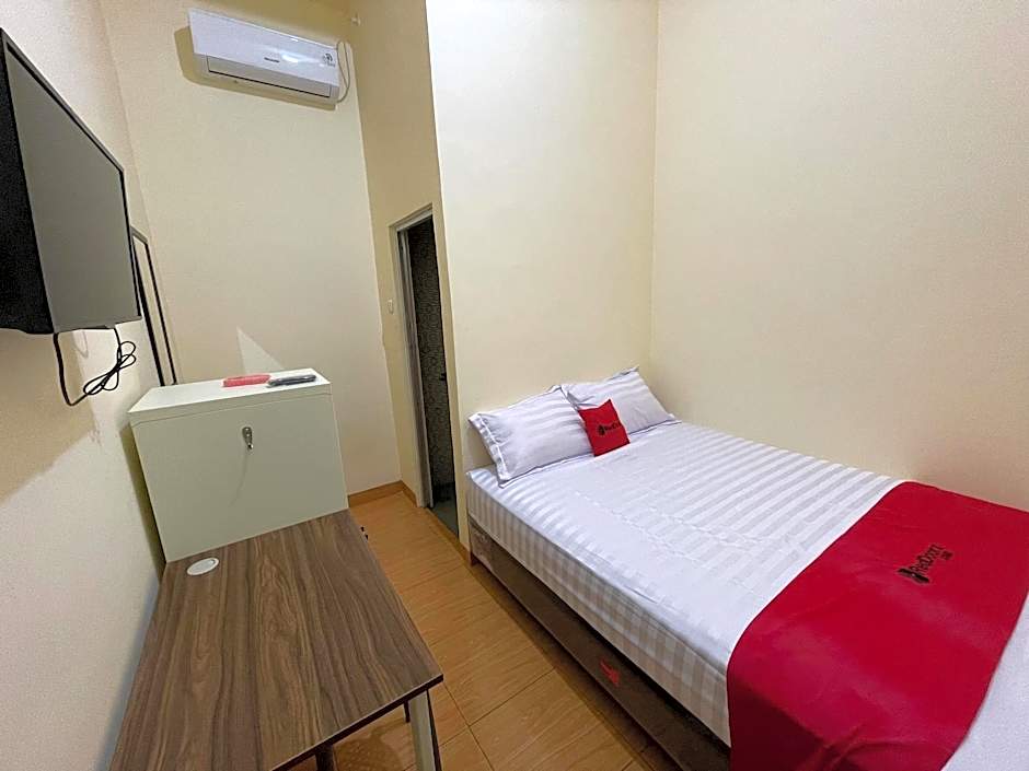 RedDoorz @ Ramelau near AP Pettarani