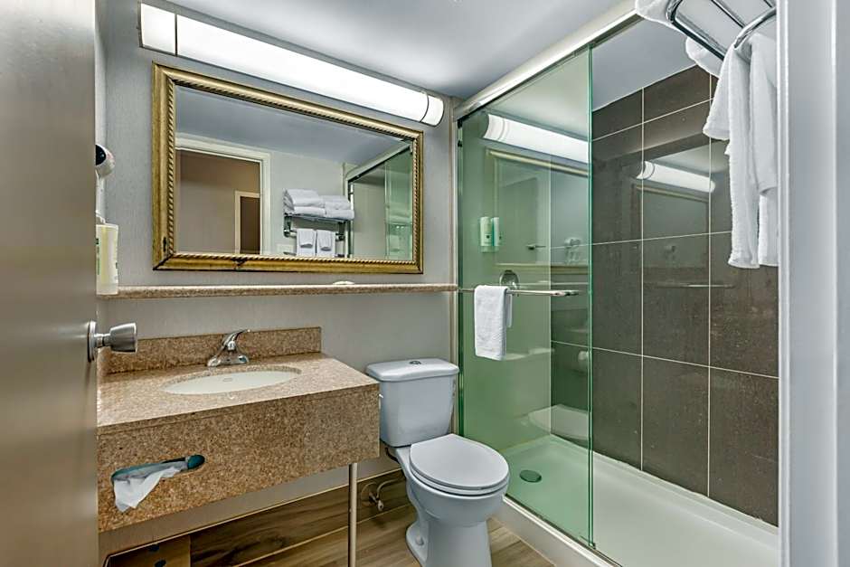 Quality Inn & Suites Mississauga