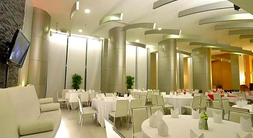 Mayflower Grande Hotel