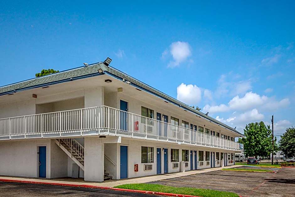 Motel 6-Conroe, TX