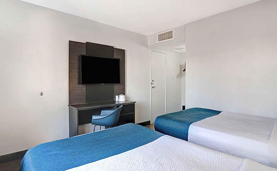 Motel 6-Bakersfield, CA - South