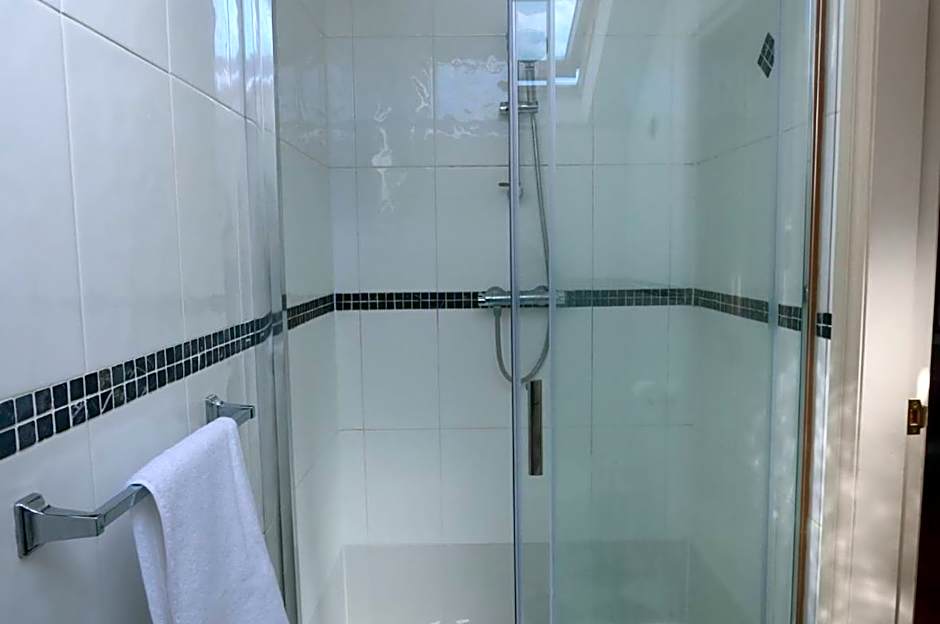 Geoghegans Magpie Bar and B&B