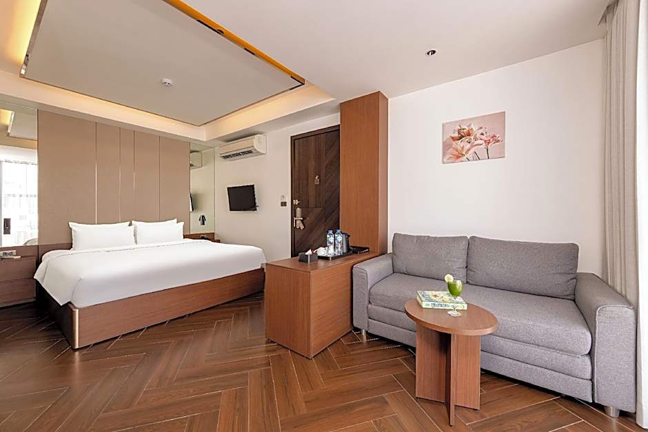 Riverside Hotel