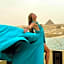 The Gate Hotel Front Pyramids & Sphinx View