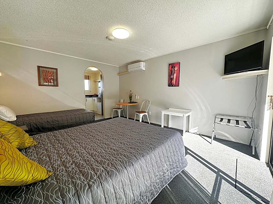 Kingswood Manor Motel