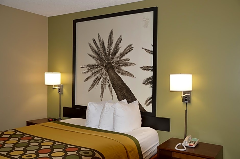 Super 8 by Wyndham Monticello