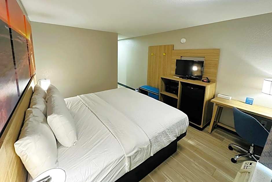 Days Inn by Wyndham Holland